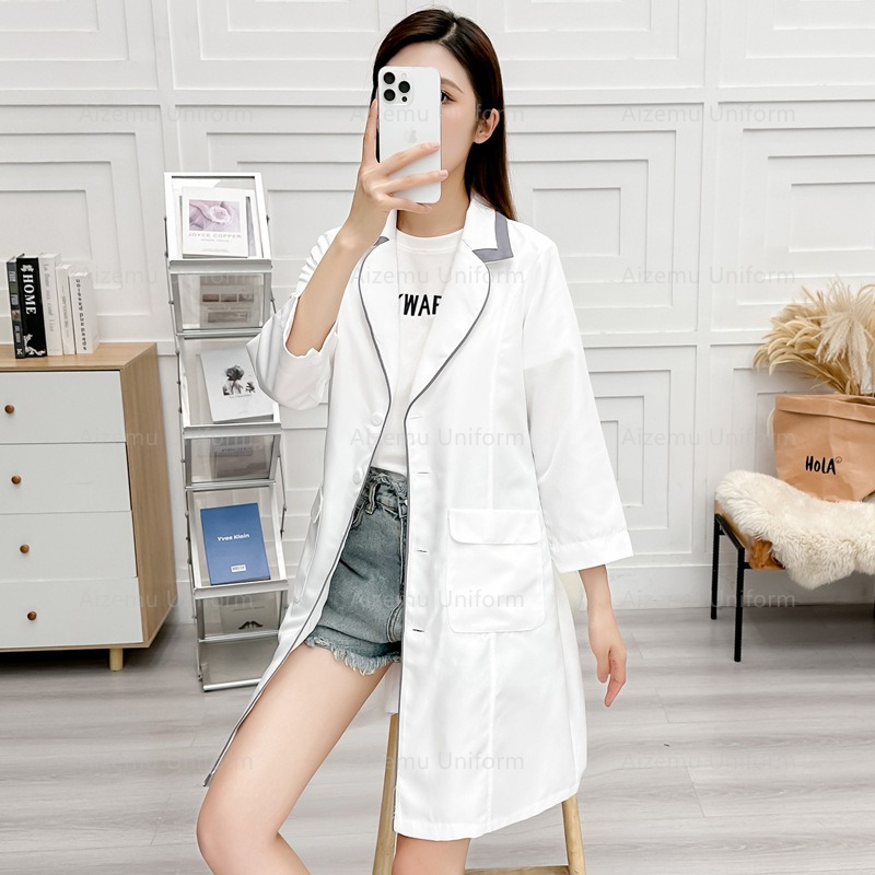 Schwarze Schönheitsuniform mit – Medical Lab Coats Bewertung und Preis